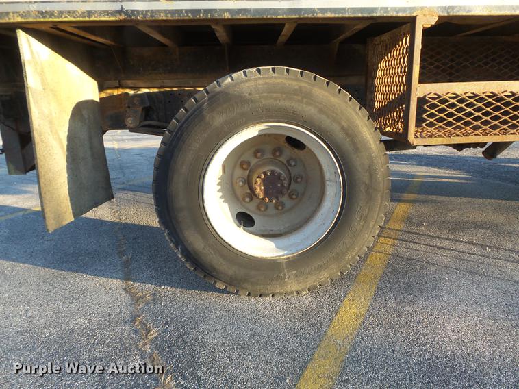 image for item DB6262 1994 GMC TopKick flatbed truck