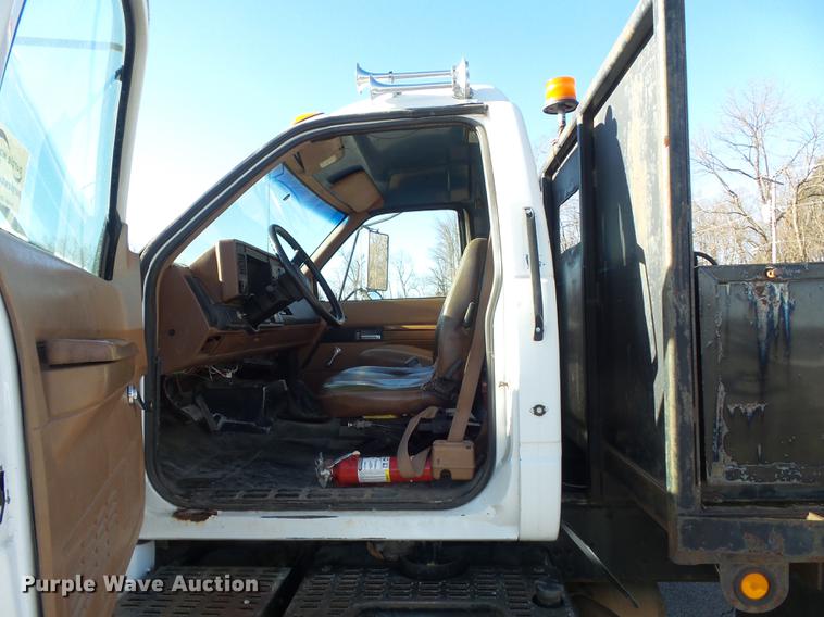 image for item DB6263 1992 GMC TopKick flatbed truck