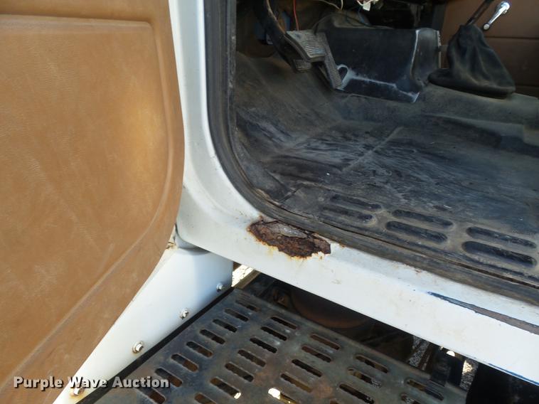 image for item DB6263 1992 GMC TopKick flatbed truck