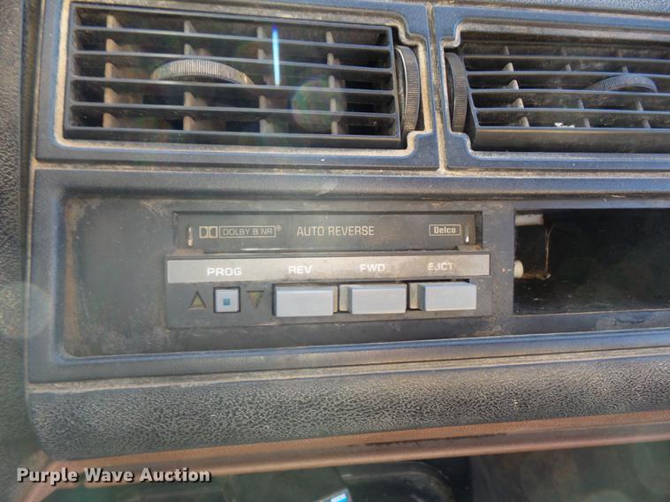 image for item DB6263 1992 GMC TopKick flatbed truck