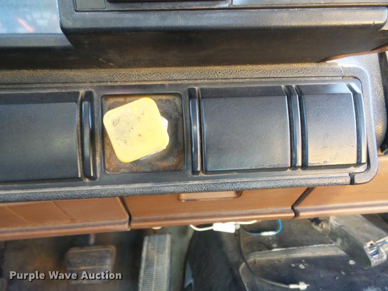 image for item DB6263 1992 GMC TopKick flatbed truck