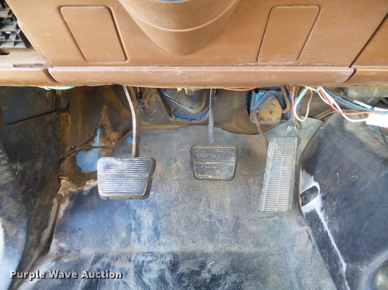 image for item DB6263 1992 GMC TopKick flatbed truck