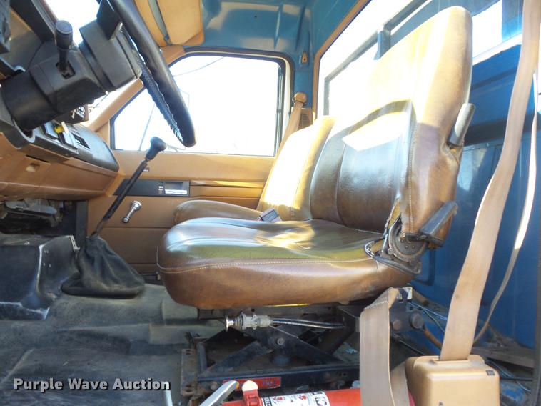 image for item DB6263 1992 GMC TopKick flatbed truck