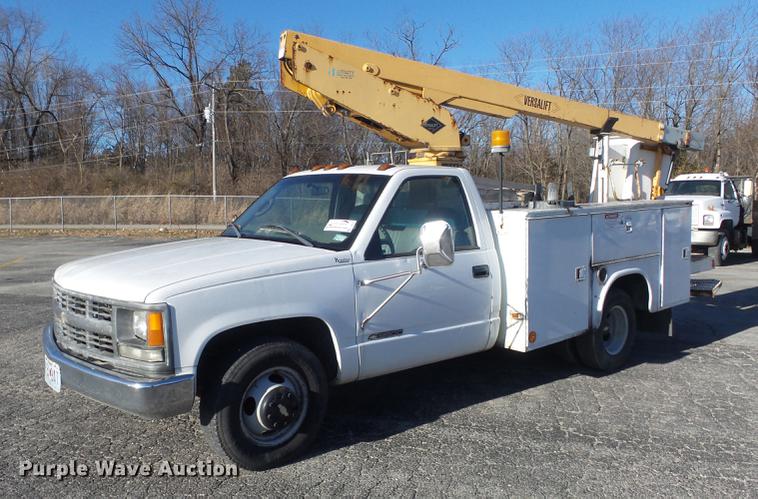 image for item DB6264 2000 Chevrolet 3500 bucket truck
