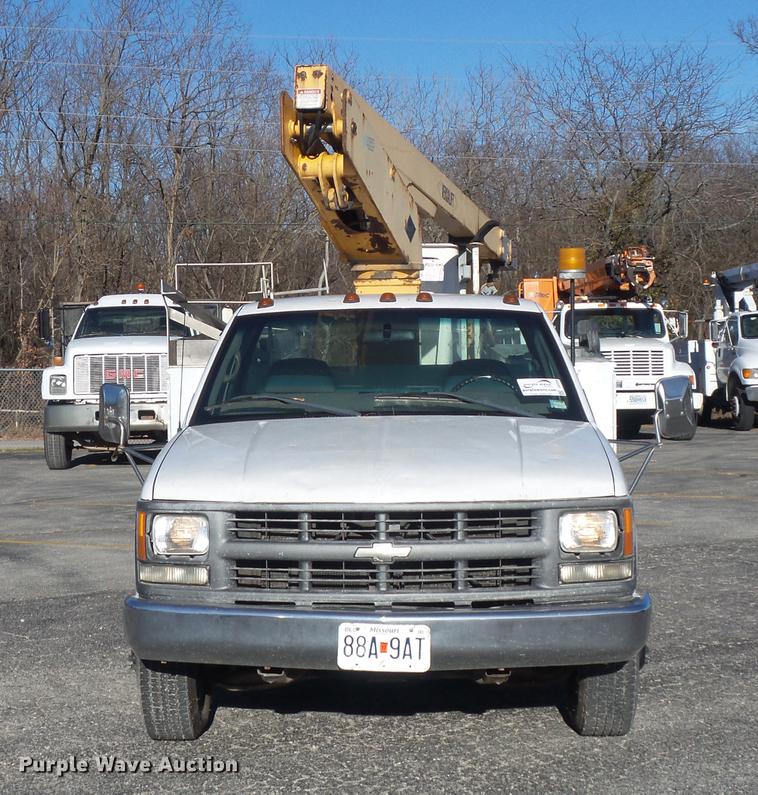 image for item DB6264 2000 Chevrolet 3500 bucket truck