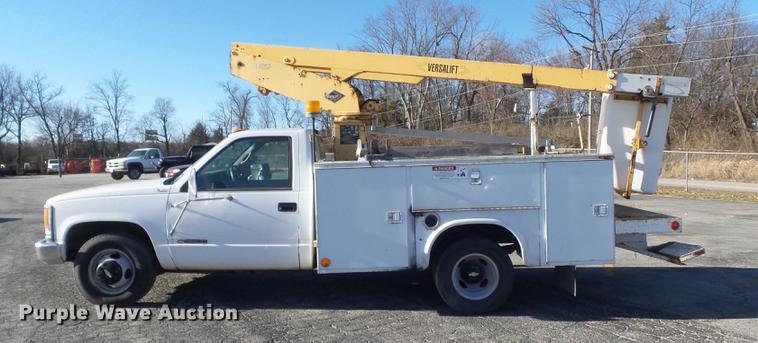 image for item DB6264 2000 Chevrolet 3500 bucket truck