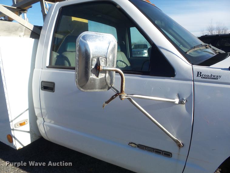 image for item DB6264 2000 Chevrolet 3500 bucket truck