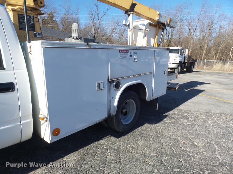image for item DB6264 2000 Chevrolet 3500 bucket truck