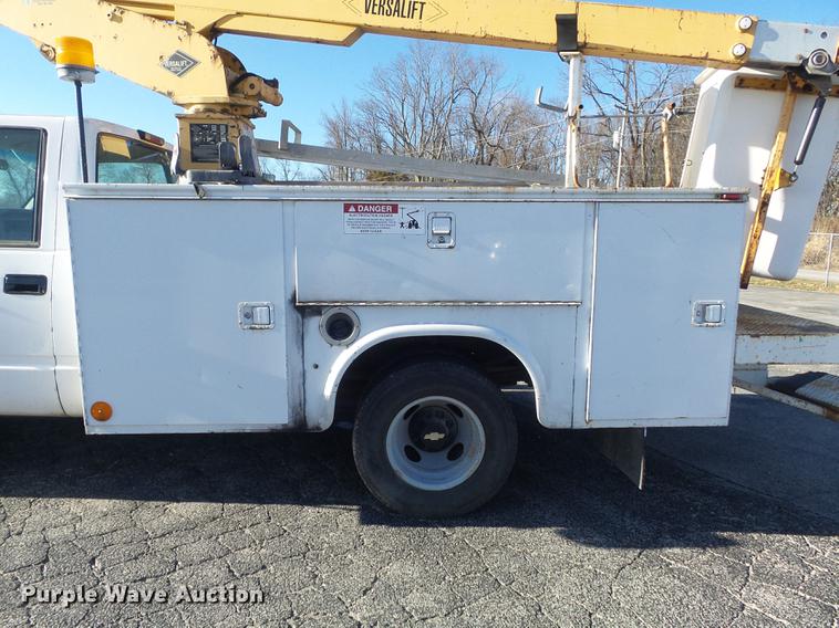 image for item DB6264 2000 Chevrolet 3500 bucket truck