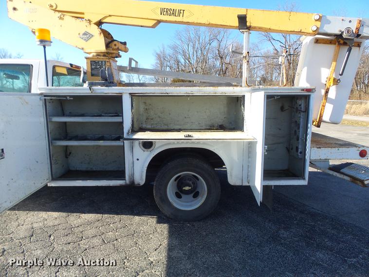 image for item DB6264 2000 Chevrolet 3500 bucket truck