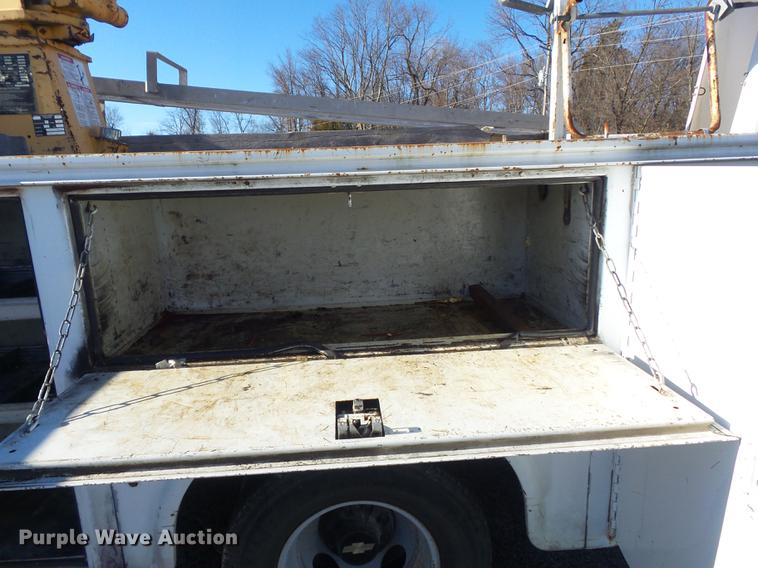 image for item DB6264 2000 Chevrolet 3500 bucket truck