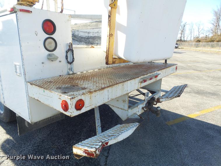 image for item DB6264 2000 Chevrolet 3500 bucket truck