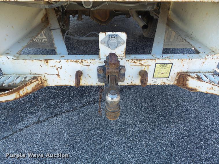 image for item DB6264 2000 Chevrolet 3500 bucket truck