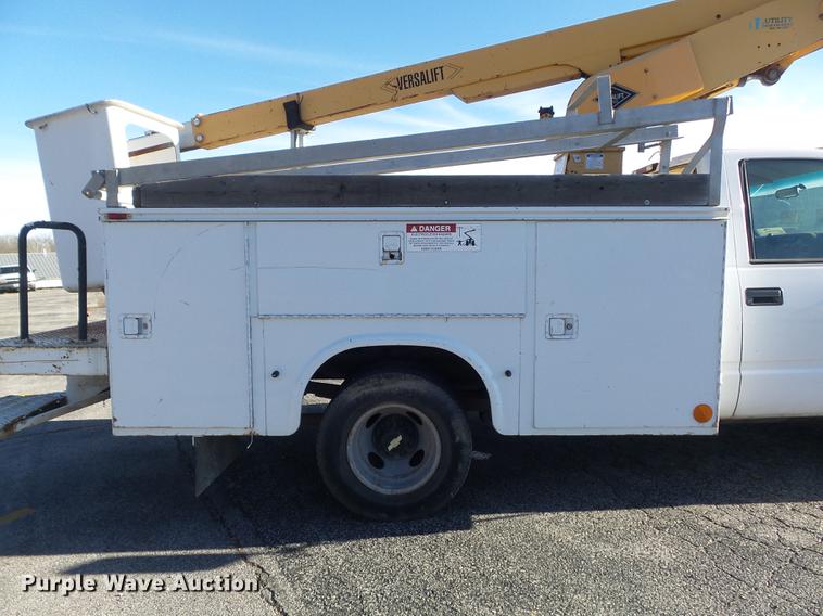 image for item DB6264 2000 Chevrolet 3500 bucket truck
