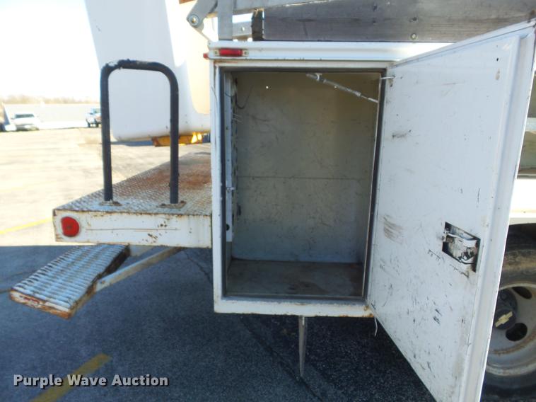 image for item DB6264 2000 Chevrolet 3500 bucket truck