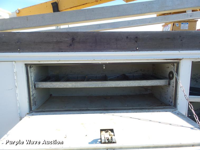 image for item DB6264 2000 Chevrolet 3500 bucket truck