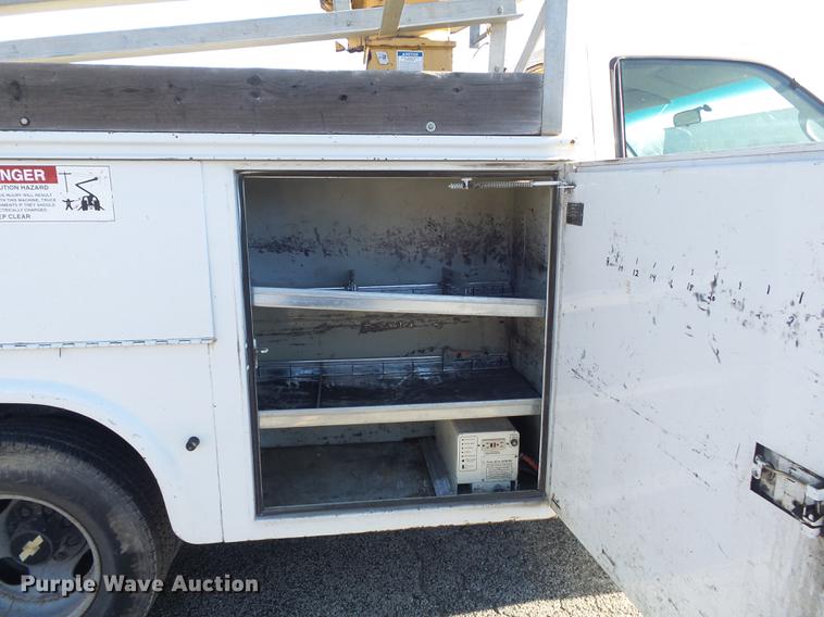 image for item DB6264 2000 Chevrolet 3500 bucket truck