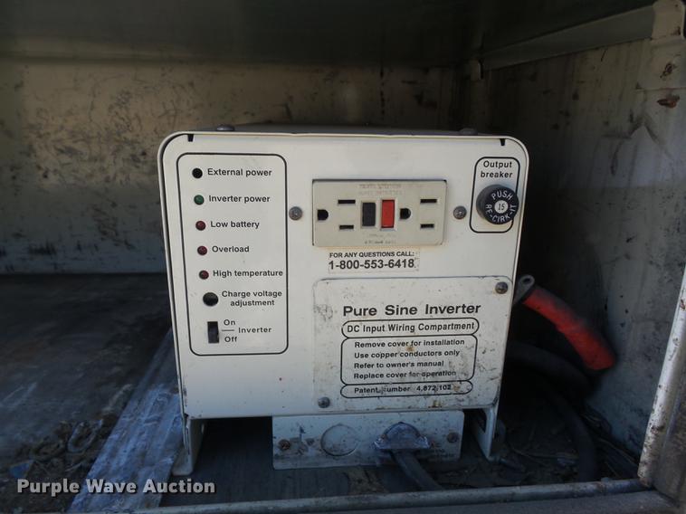 image for item DB6264 2000 Chevrolet 3500 bucket truck