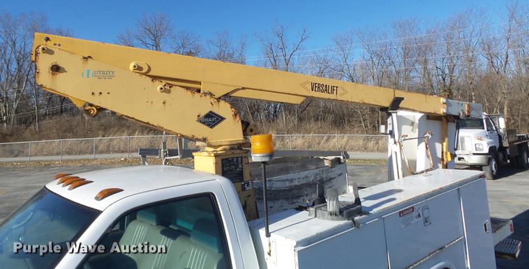 image for item DB6264 2000 Chevrolet 3500 bucket truck