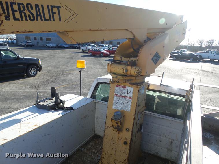 image for item DB6264 2000 Chevrolet 3500 bucket truck