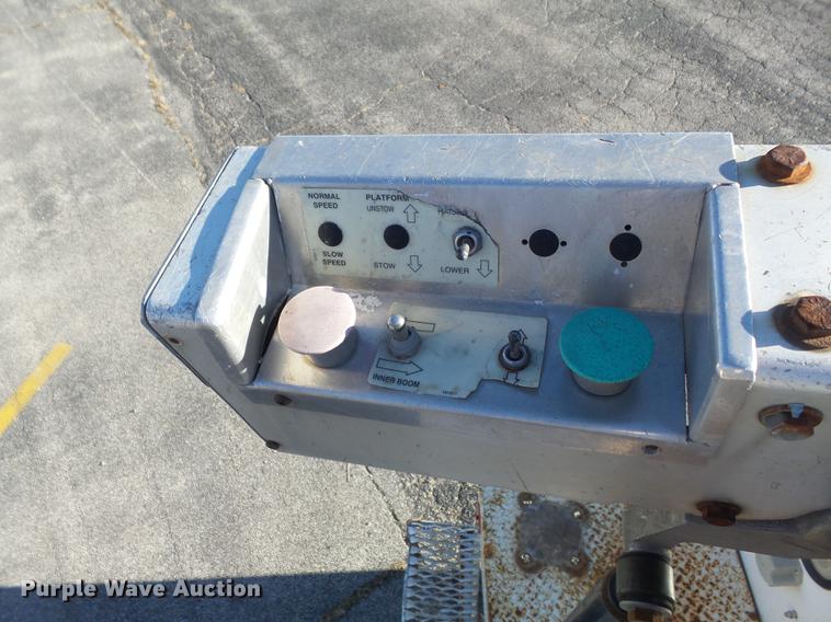 image for item DB6264 2000 Chevrolet 3500 bucket truck