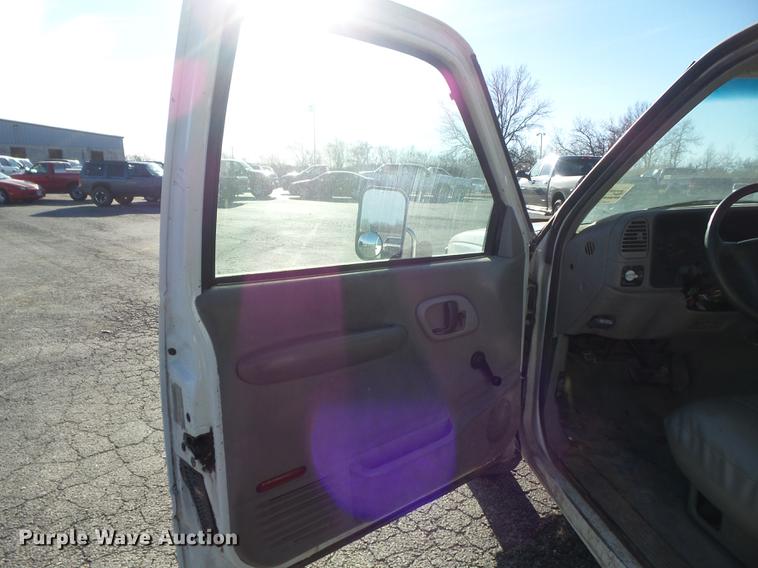 image for item DB6264 2000 Chevrolet 3500 bucket truck