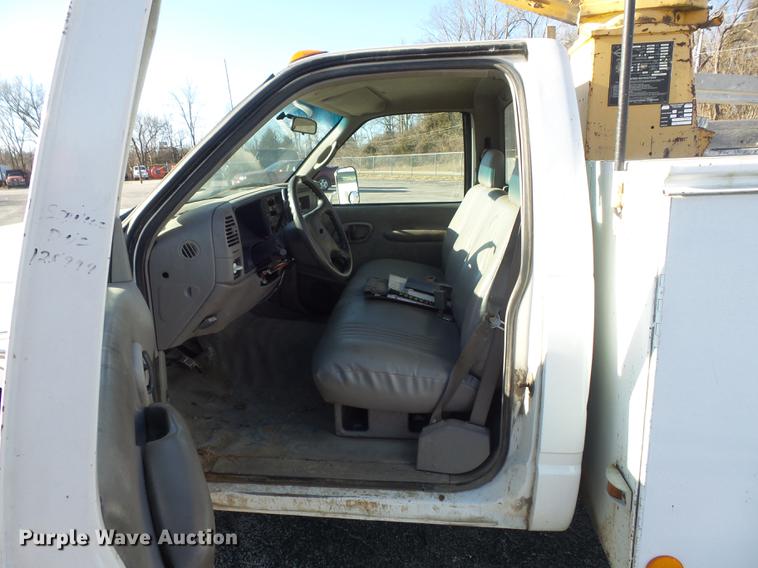 image for item DB6264 2000 Chevrolet 3500 bucket truck