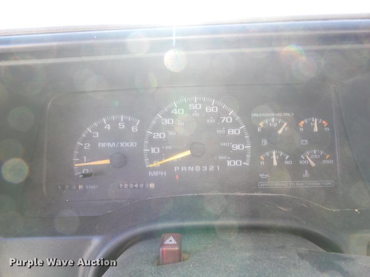 image for item DB6264 2000 Chevrolet 3500 bucket truck