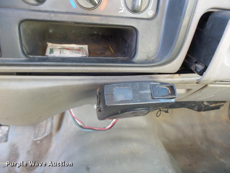 image for item DB6264 2000 Chevrolet 3500 bucket truck