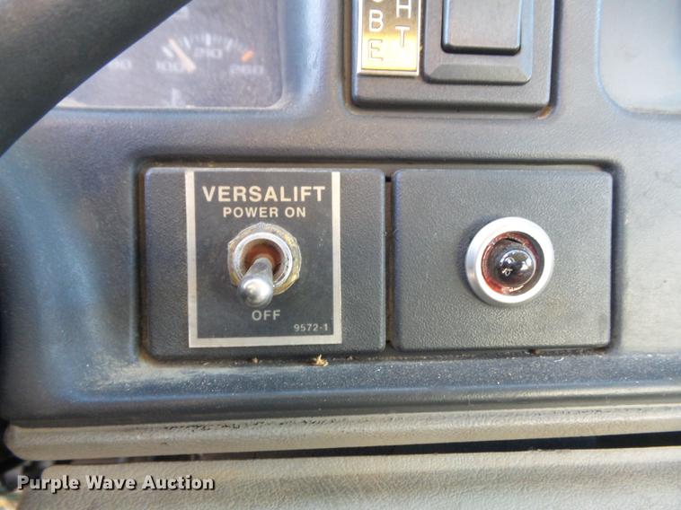 image for item DB6264 2000 Chevrolet 3500 bucket truck