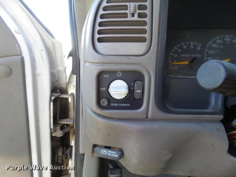 image for item DB6264 2000 Chevrolet 3500 bucket truck