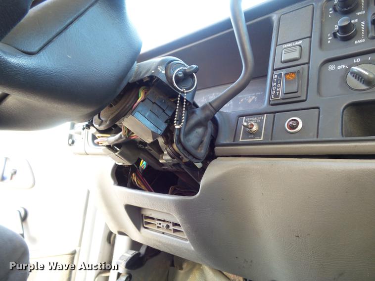 image for item DB6264 2000 Chevrolet 3500 bucket truck