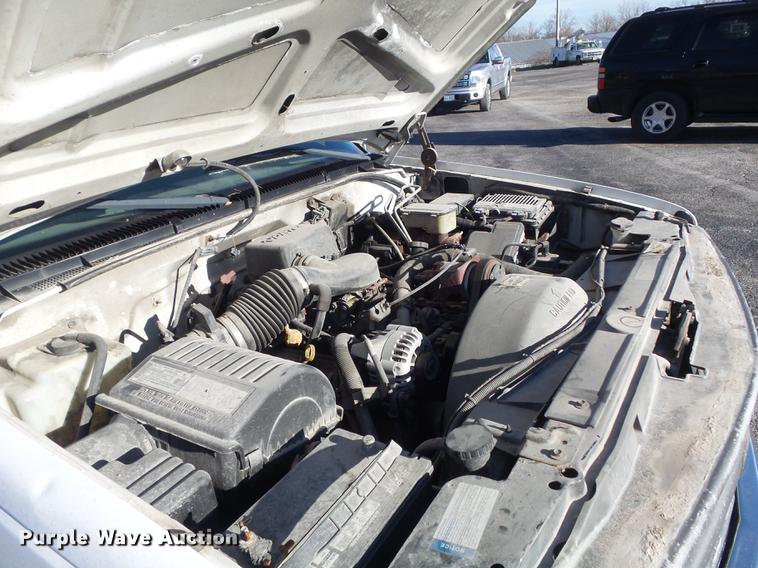 image for item DB6264 2000 Chevrolet 3500 bucket truck