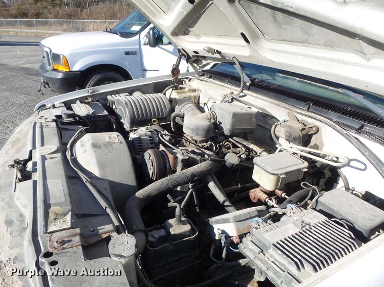 image for item DB6264 2000 Chevrolet 3500 bucket truck