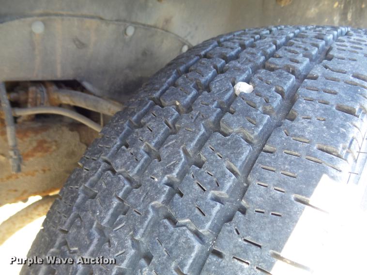 image for item DB6264 2000 Chevrolet 3500 bucket truck