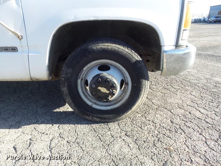 image for item DB6264 2000 Chevrolet 3500 bucket truck