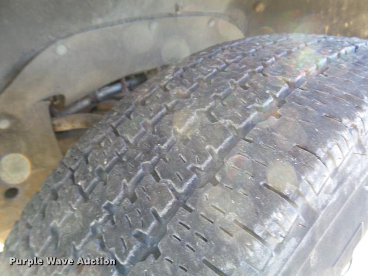 image for item DB6264 2000 Chevrolet 3500 bucket truck