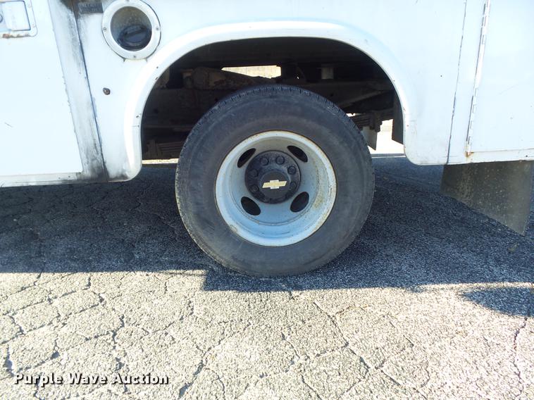 image for item DB6264 2000 Chevrolet 3500 bucket truck