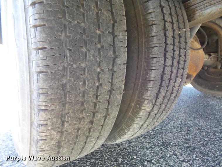 image for item DB6264 2000 Chevrolet 3500 bucket truck