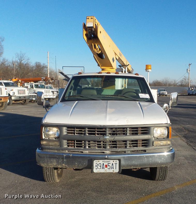 image for item DB6265 2000 Chevrolet 3500 bucket truck