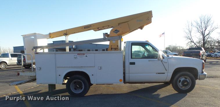 image for item DB6265 2000 Chevrolet 3500 bucket truck