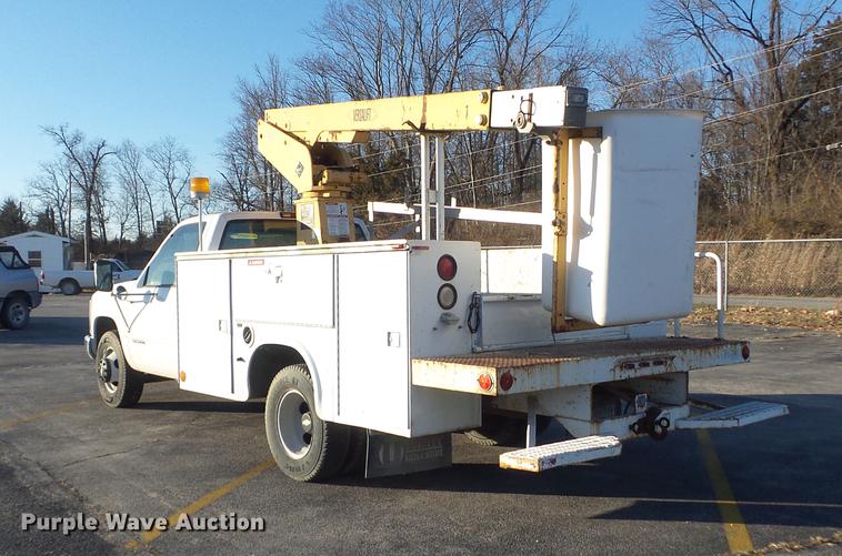 image for item DB6265 2000 Chevrolet 3500 bucket truck