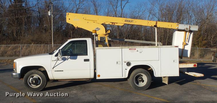 image for item DB6265 2000 Chevrolet 3500 bucket truck