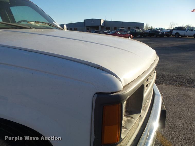 image for item DB6265 2000 Chevrolet 3500 bucket truck