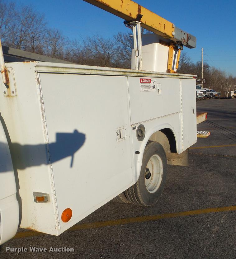 image for item DB6265 2000 Chevrolet 3500 bucket truck