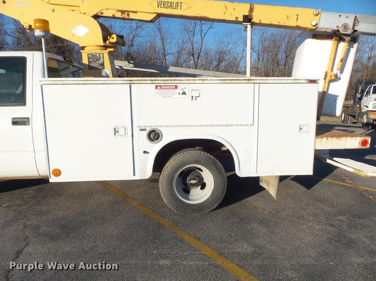 image for item DB6265 2000 Chevrolet 3500 bucket truck