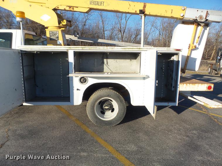 image for item DB6265 2000 Chevrolet 3500 bucket truck