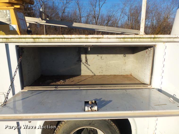 image for item DB6265 2000 Chevrolet 3500 bucket truck