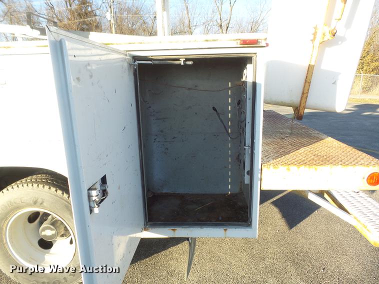 image for item DB6265 2000 Chevrolet 3500 bucket truck