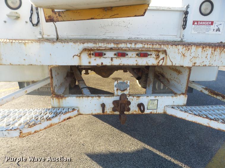 image for item DB6265 2000 Chevrolet 3500 bucket truck